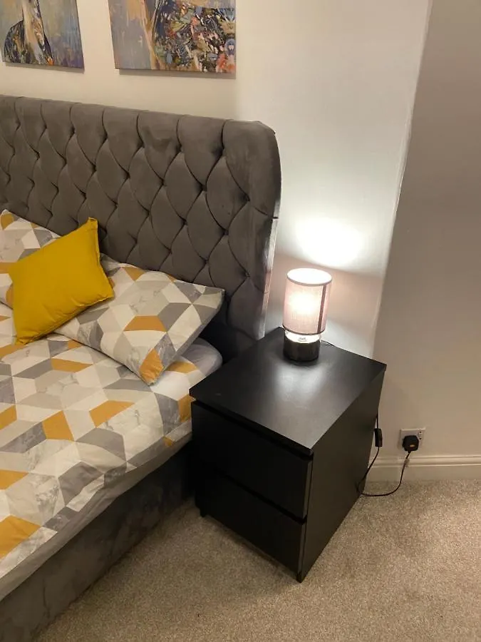 Holiday home Lovely, Recently Refurbished Four Bedroom House.. London