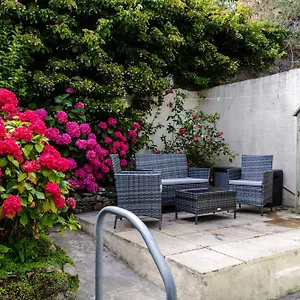 Haven, Steps To Sand, Trails & Shops, Highly Rated 2-bedroom House Minutes From Mumbles With A Patio Apartment Oystermouth